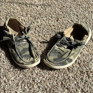 Women’s Camo Slip-On Shoes in Green